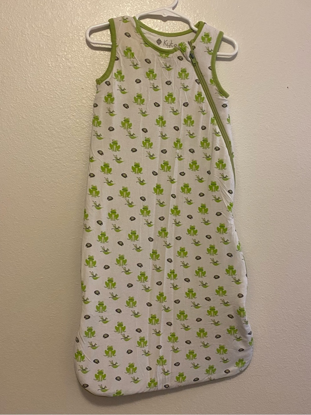Kyte BABY White Sleep Sack with Green Frog Print